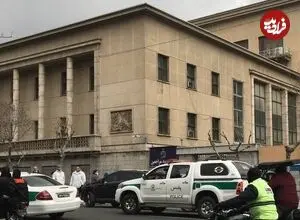 عکس| سفر زمان؛ عبور درشکه از مقابل کاخ دادگستری؛ دهۀ 40