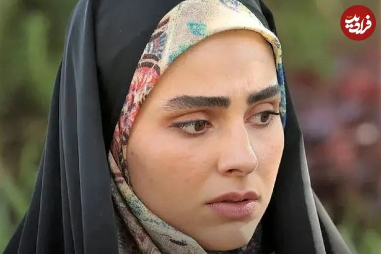 عکس| سفر در زمان؛ «نازگل فردوس» سریال ستایش 3 در یک کافه در فرانسه؛ سال 98