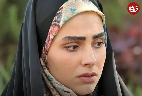 عکس| سفر در زمان؛ «نازگل فردوس» سریال ستایش 3 در یک کافه در فرانسه؛ سال 98