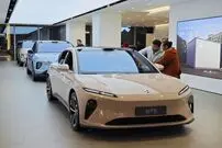 (عکس) تسلا را فراموش کنید، این ماشین چینی ۱۰۰۰ کیلومتر با یک بار شارژ می‌رود