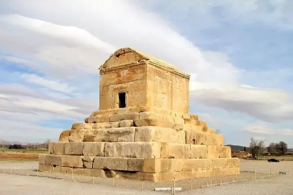 ببینید؛ آرامگاه کوروش در زیر بارش برف