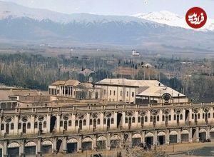 عکس؛ سفر به تاریخ؛ یک عکس «کارت‌پستالی» از «میدان توپخانه و منظرۀ شمال تهران» در دوران قاجار