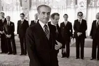 (عکس) سفر در زمان؛ چهرۀ «محمدرضا پهلوی» در 12 سالگی در حال سفر به سوییس