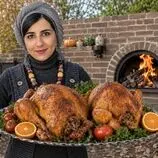 ببینید| غذای روستایی در ایران؛ پخت دو مرغ شکم پر در تنور