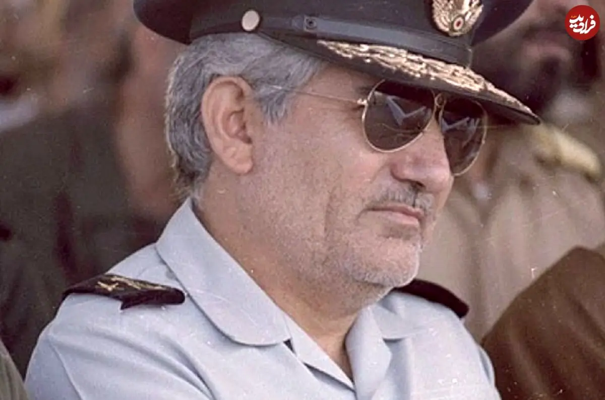 عکس| سفر به تاریخ؛ «منصور ستاری» و پسرش سورنا در کنار دریا؛ اوایل دهه 70