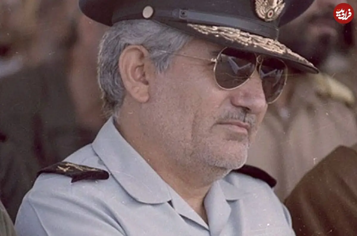 عکس| سفر به تاریخ؛ «منصور ستاری» و پسرش سورنا در کنار دریا؛ اوایل دهه 70
