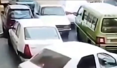 (ویدئو) شوک رانندگی یک وانت پیکان در ایران: حادثه‌ای که همه را بهت‌زده کرد