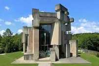 تصاویر| ووتروبا ؛ شاهکار معماری بروتالیسم مذهبی با 152 بلوک جان سخت 