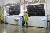 (ویدئو) فرآیند دیدنی ساخت پنل های خورشیدی در یک کارخانه 