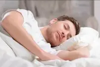 ۵ فایده باورنکردنی خوابیدن روی زمین
