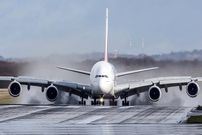 ببینید؛ مهارت مثال‌زدنی خلبان در فرود جانبی با باد شدید
