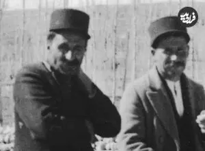 عکس| سفر زمان؛ تصویری از مردان ایرانی که 92 سال قبل در کنار جاده نشسته بودند