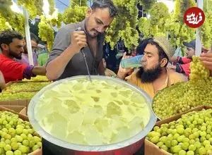 ببینید| غذای خیابانی در پاکستان؛ تهیه میلک شیک با 500 کیلو انگور در کراچی