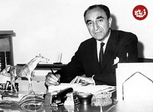 سفر در زمان؛ یادداشت‌های علم، ۲۱ آذر ۱۳۵۱: شاه مرقوم فرمودند که وصیت‌نامه‌شان در حال حاضر نوشته شده