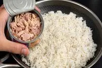 ببینید| طرز تهیه یک غذای ساده و جدید با تن ماهی و برنج