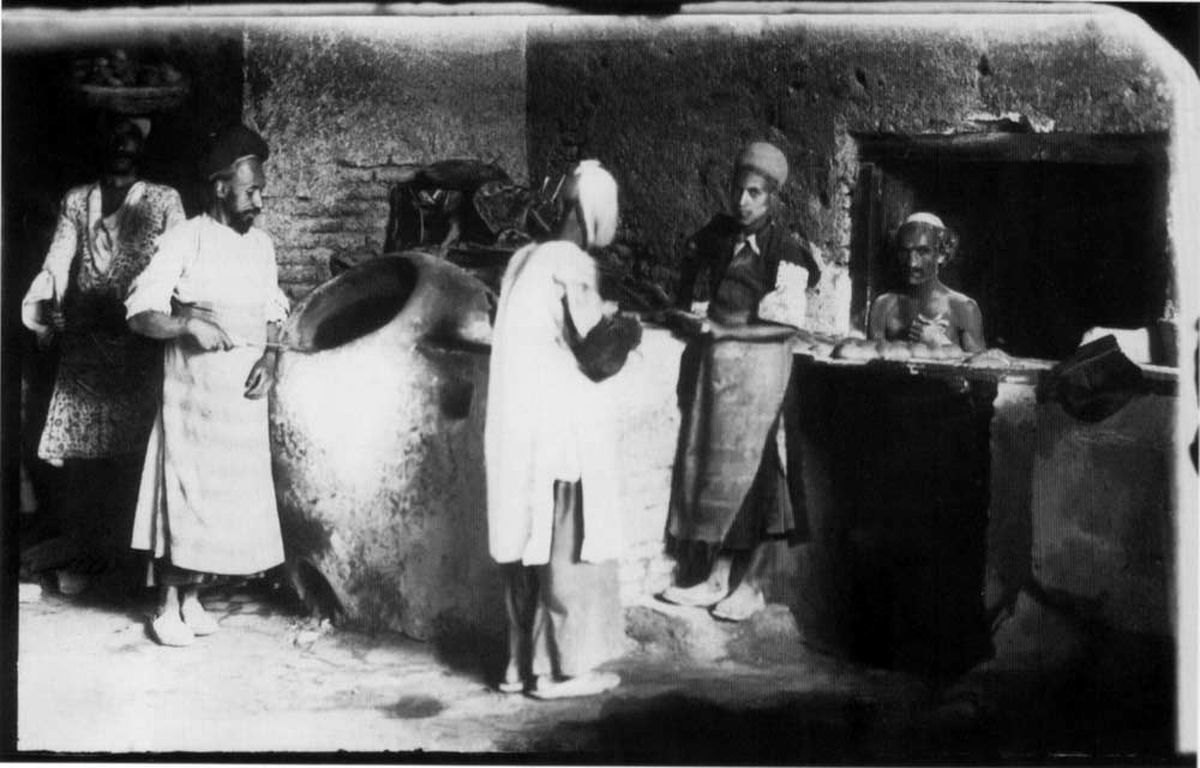 (عکس) نانوایی در دوره قاجار این شکلی بود 