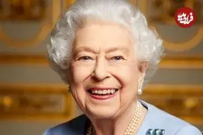 عکس؛ سفر در زمان؛ «ملکه الیزابت دوم 21 ساله» و خواهرش پشت میکروفون؛ سال 1325