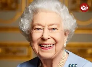 عکس؛ سفر در زمان؛ «ملکه الیزابت دوم 21 ساله» و خواهرش پشت میکروفون؛ سال 1325