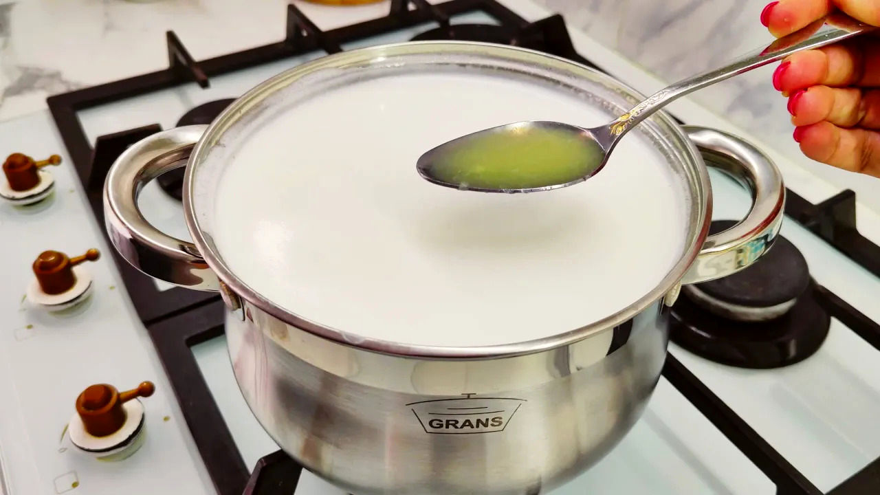 (ویدئو) طرز تهیه پنیر فتا خانگی با لیموترش و 2لیتر شیر در 5 دقیقه! 