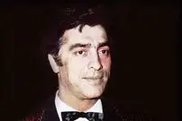 عکس| سفر زمان؛ «پسر و نوه‌های فردین» بر سر مزار او؛ اواخر دهه 80
