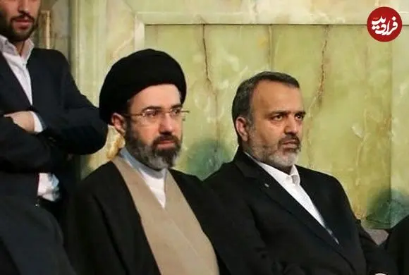 عکس| سفر زمان؛ «آیت الله سیدمجتبی خامنه‌ای» به همراه دختر خردسالش در راهپیمایی؛ 10 سال قبل