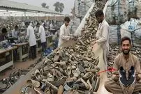 ببینید| فرآیند بازیافت کفش های قدیمی و تولید کفش های جدید