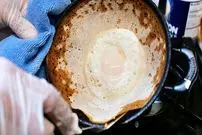 ببینید| غذای خیابانی در آمریکا؛ تهیه پنکیک نارگیلی در نیویورک