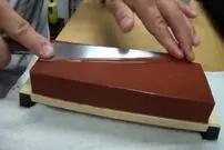 (ویدئو) نحوه تیز کردن چاقو با سنگ به سبک استاد مشهور ژاپنی 