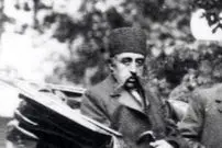 عکس‌های قاجاری؛ از کالسکه‌سواری مظفرالدین‌ شاه در پاریس تا استراحت سگ عصمت‌الدوله