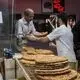 عکس| سفر زمان؛ تصویری از یک نانوایی در مازندران؛ 90 سال قبل