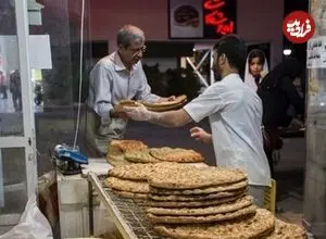 عکس| سفر زمان؛ تصویری از یک نانوایی در مازندران؛ 90 سال قبل
