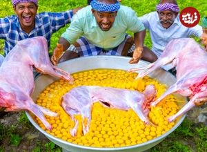 ببینید؛ غذای روستایی در هند؛ پخت یک املت غول پیکر با گوشت بره و تخم مرغ
