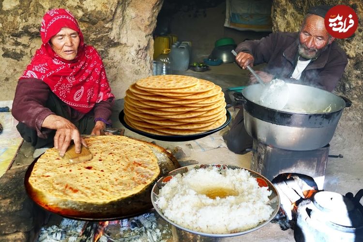 ببینید؛ غذای روستایی در افغانستان؛ پخت شیربرنج و نان لواش روی تنور در غار