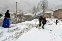 ببینید| ویدئویی پربازدید از برف‌روبی خانه‌ای در پیرانشهر