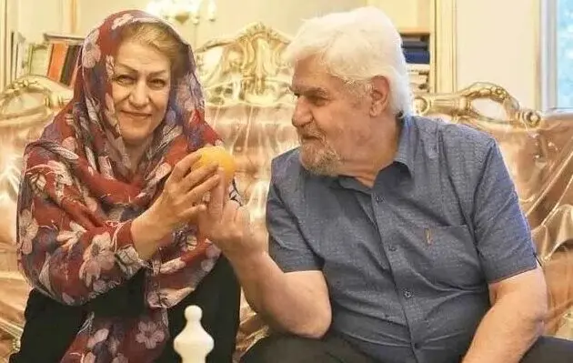 عکس| سفر زمان؛ چهرۀ «عنایت بخشی» در 32 سالگی در کنار «داریوش»؛ سال 56