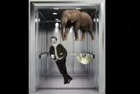 گمان اینشتین نقض شد؛ آسانسور هیچ کمکی به طول عمر شما نمی‌کند!