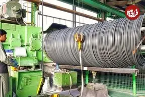 ببینید| فرآیند تولید میخ از طریق بازیافت ورق های فلزی زنگ زده کشتی در پاکستان