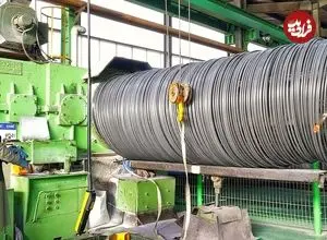 ببینید| فرآیند تولید میخ از طریق بازیافت ورق های فلزی زنگ زده کشتی در پاکستان