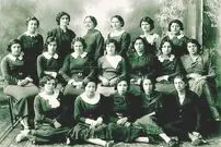 (تصاویر) سفر به ایران قدیم؛‌ قاب هایی از همایش کانون بانوان و سیگار مارلبرو
