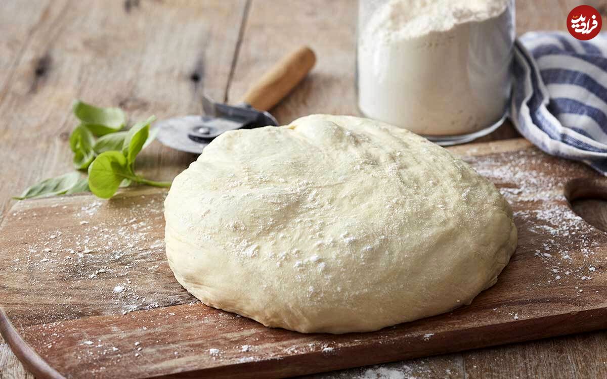 طرز تهیه یک مدل خمیر همهکاره برای درست کردن انواع پیتزا و پیراشکی