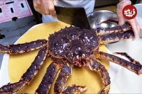 ببینید| غذای خیابانی در آمریکا؛ پخت غذا با شاه خرچنگ آلاسکایی و استیک گوشت گاو در نیویورک