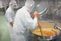 (ویدئو) مگا آشپزخانه؛ نحوه پخت شگفت انگیز غذا برای 3000 دانش آموز ژاپنی در یک روز
