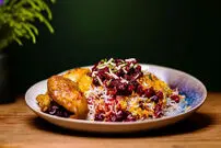 طرز تهیه آلبالو پلو با مرغ؛ راز پخت یک غذای خوش‌ عطر