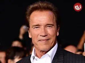 عکس| سفر در زمان؛ «آرنولد» در حال بغل کردن سگ اش در حیاط خانه در کالیفرنیا؛ سال 1361