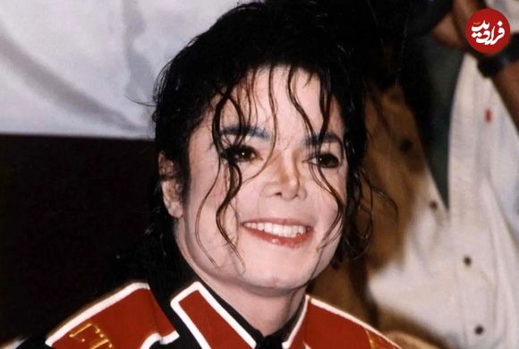 عکس| سفر در زمان؛ «مایکل جکسون» در حال صحبت با تلفن در خانهاش در لسآنجلس؛ سال 1351