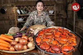 ببینید| غذای روستایی در چین؛ پخت غذای سنتی با خرچنگ گِلی، مرغ و سبزیجات