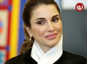 عکس| سفر در زمان؛ «رانیا، ملکه اردن» در حال گفتگو با رئیس دربار سلطنتی در امان؛ سال 1378