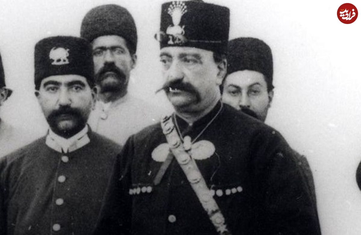 عکس؛ سفر به تاریخ؛ «ناصرالدین شاه» در کنار «چُرتی حسین خان» و «کودکان دربار»
