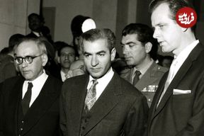 عکس؛ سفر در زمان؛ «محمدرضا پهلوی با تاج و کالسکه» در کاخ گلستان؛ سال 46