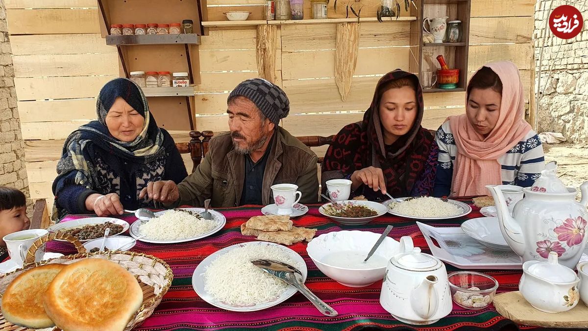 (ویدئو) طبخ جالب قرمه سبزی ایرانی توسط خانواده روستایی افغانستانی